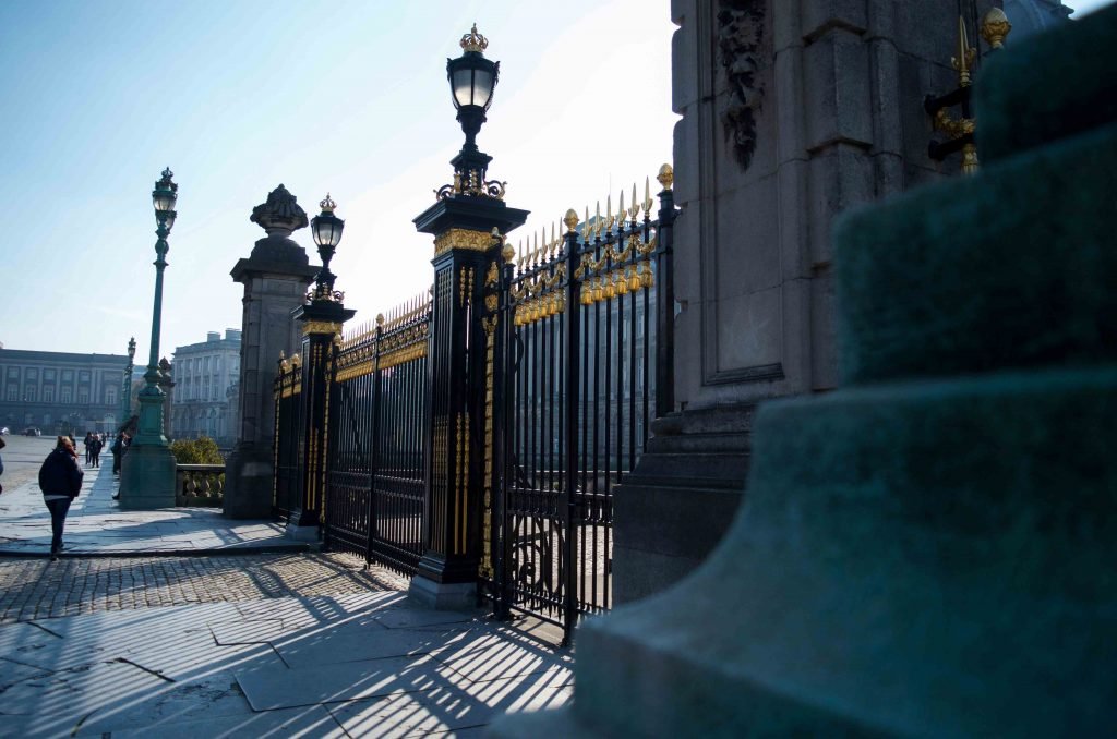 Golden accents on gate at Bruxelles Palace